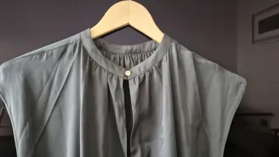 Vestido verde botella elegante - miniatura 4