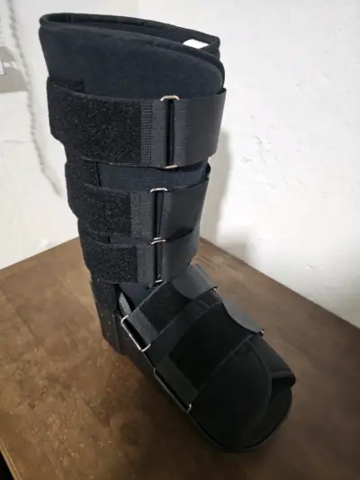 Bota ortopédica negra ajustable - miniatura 5