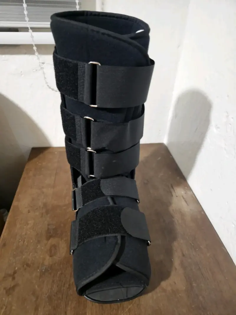 Bota ortopédica negra ajustable - 6