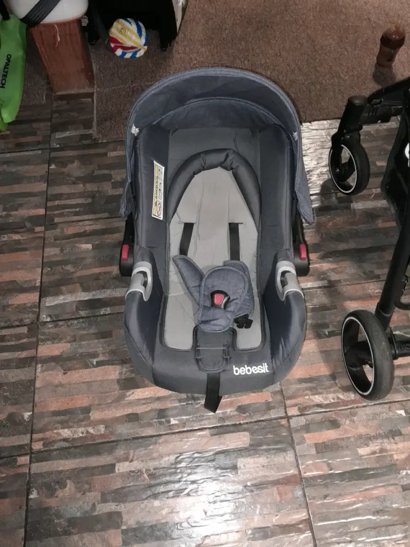 Coche de bebé gris - 3