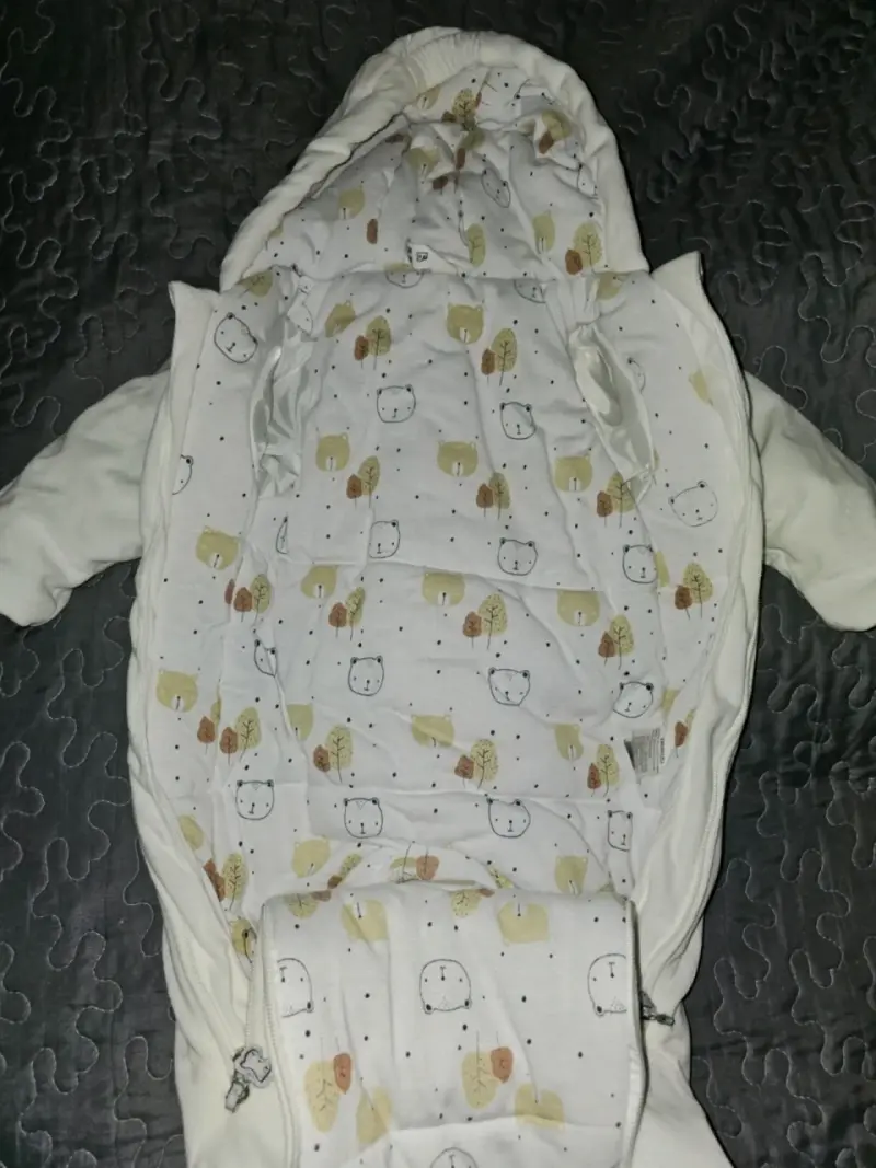 Enterito de bebé con capucha - 3