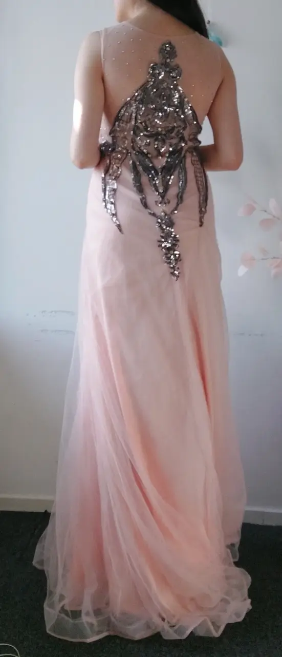 Vestido largo rosado con lentejuelas - 3