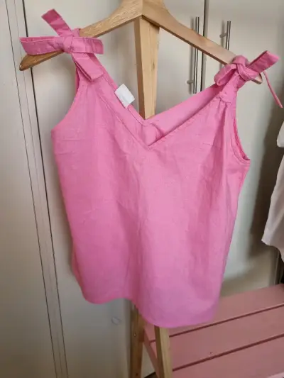 Blusa rosa con lazos - miniatura 1
