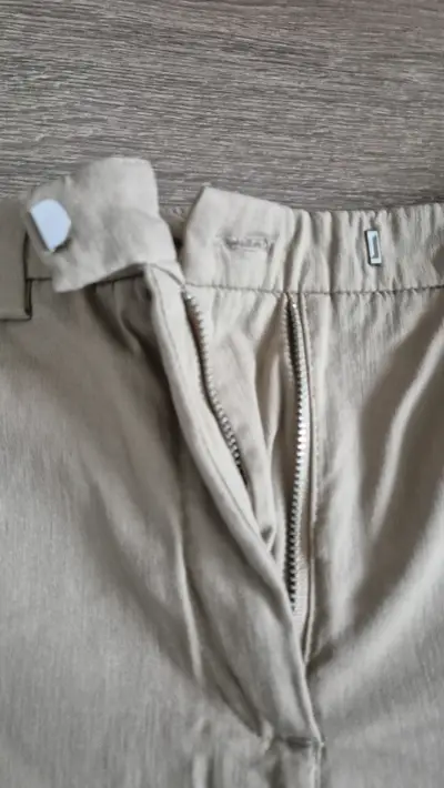 Pantalones beige clásico - miniatura 3