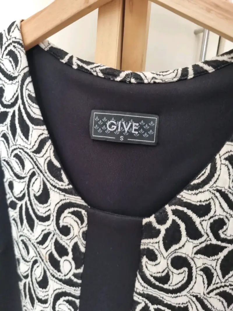 Vestido blanco y negro estampado - 1