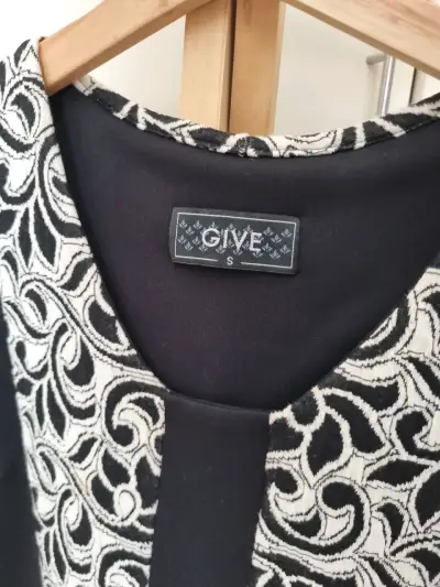 Vestido blanco y negro estampado - miniatura 1