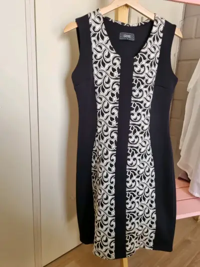Vestido blanco y negro estampado - miniatura 3