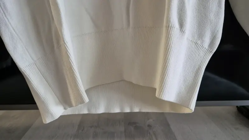 Sweater blanco con detalles perlados - 3