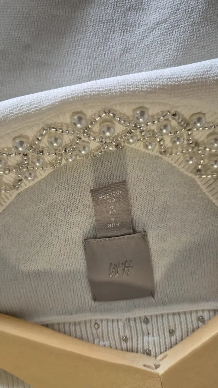 Sweater blanco con detalles perlados - 6
