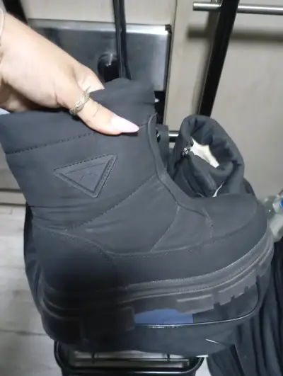 Botas negras con forro talla 35 - miniatura 2