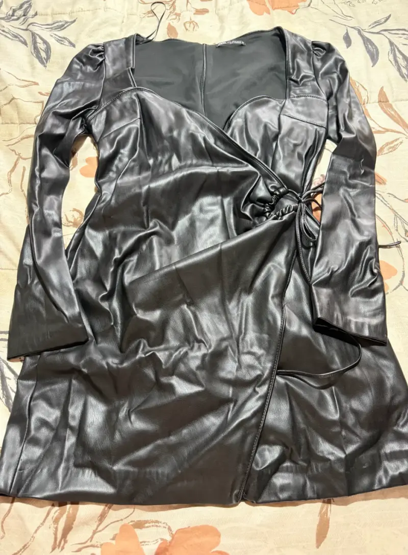 Vestido negro de cuero sintético - 1