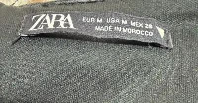Vestido negro de cuero sintético - miniatura 3