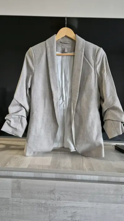 Blazer gris elegante para mujer - miniatura 1