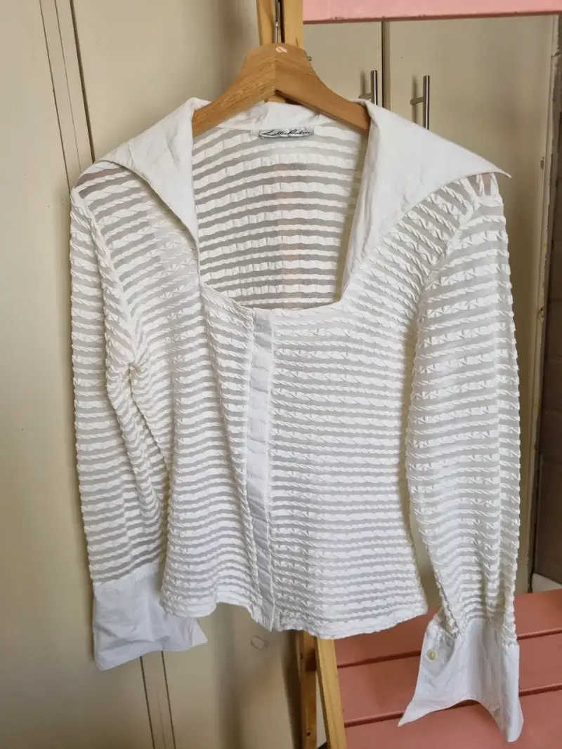 Blusa blanca de rayas transparente - 1
