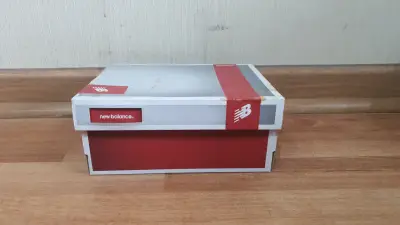 Caja de zapatos New Balance - miniatura 1