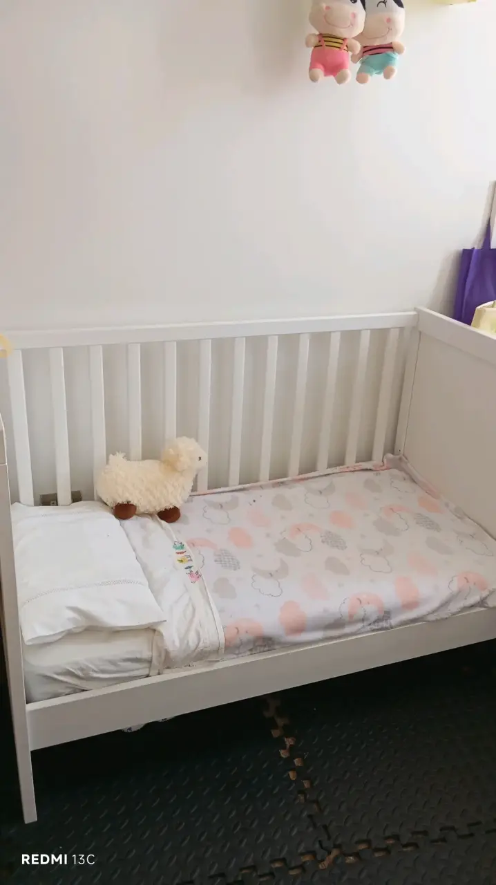 Cuna de bebé blanca - 1
