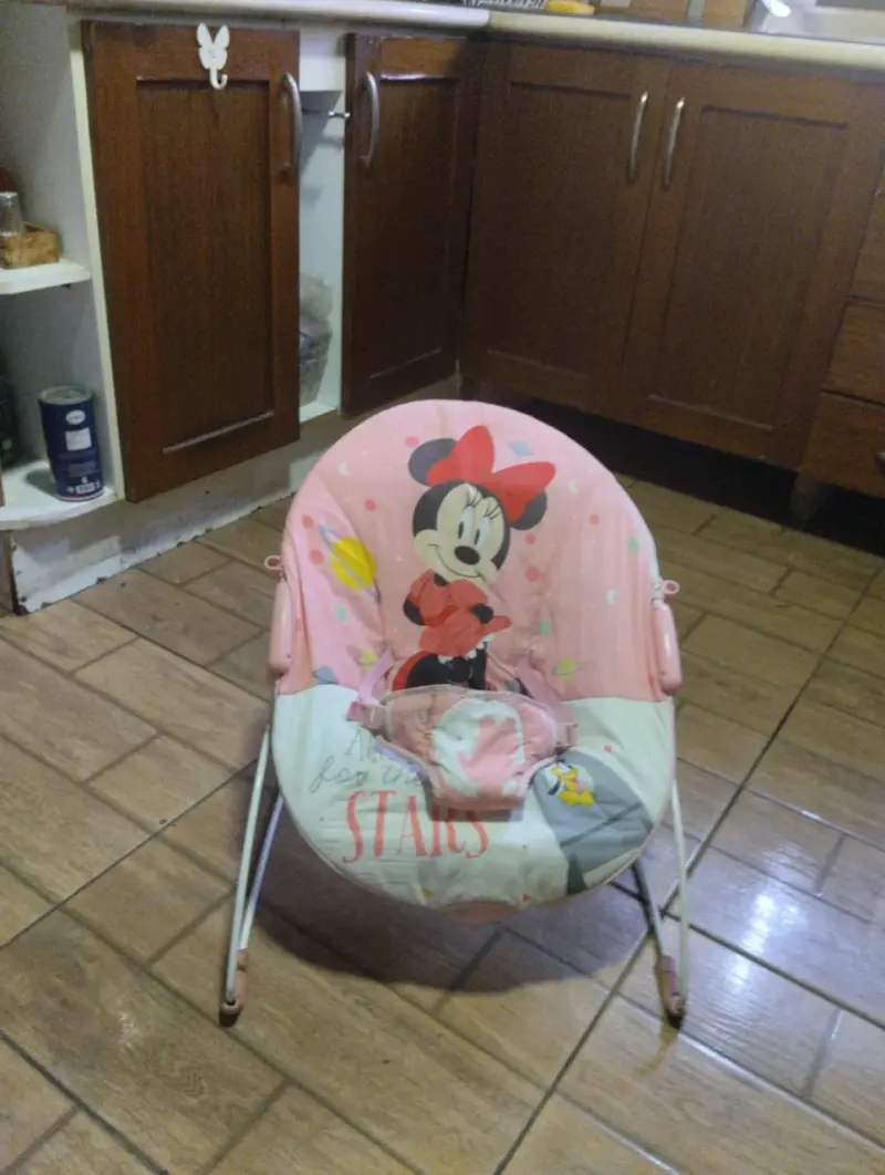 Silla vibradora de diseño minnie mouse. - 1
