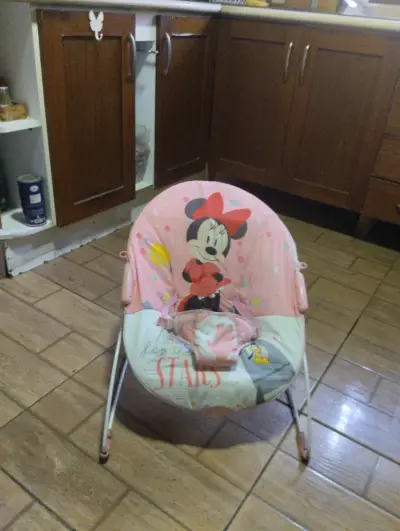 Silla vibradora de diseño minnie mouse. - miniatura 1