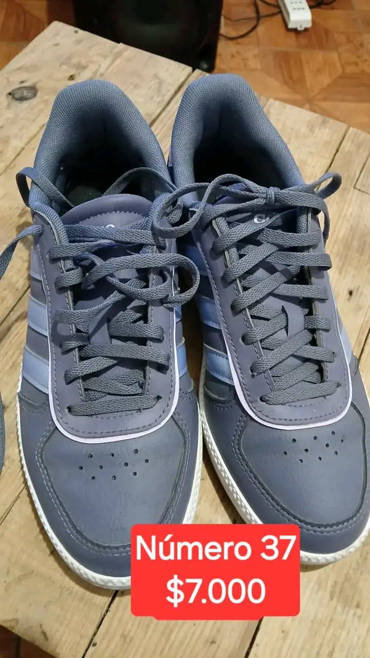 Zapatillas Adidas Moradas número 37 1/2 - 1