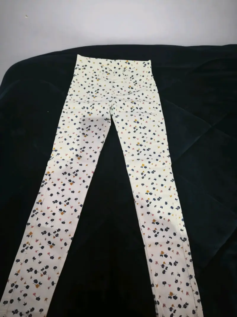 Pantalones blancos estampados