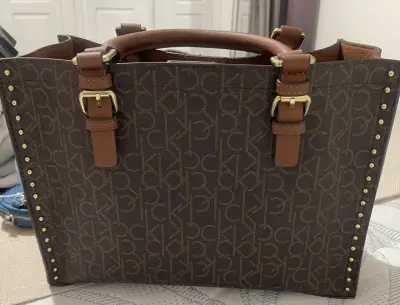 Bolso marrón con logo CK - miniatura 1