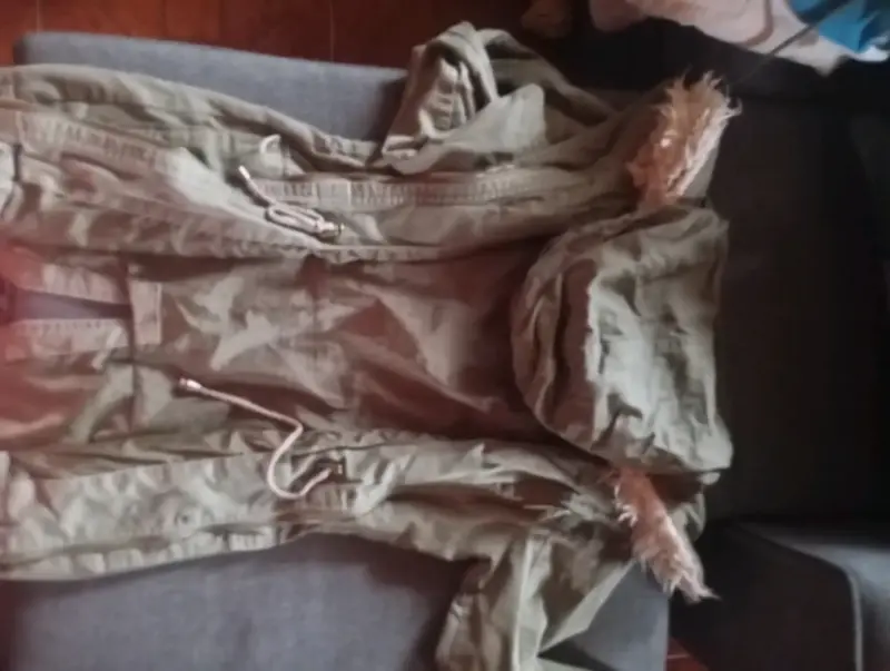 Parka verde con capucha de pelo - 1