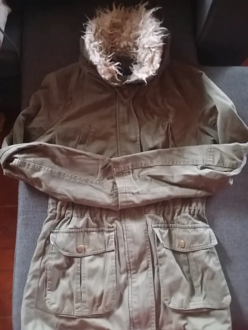 Parka verde con capucha de pelo - 3
