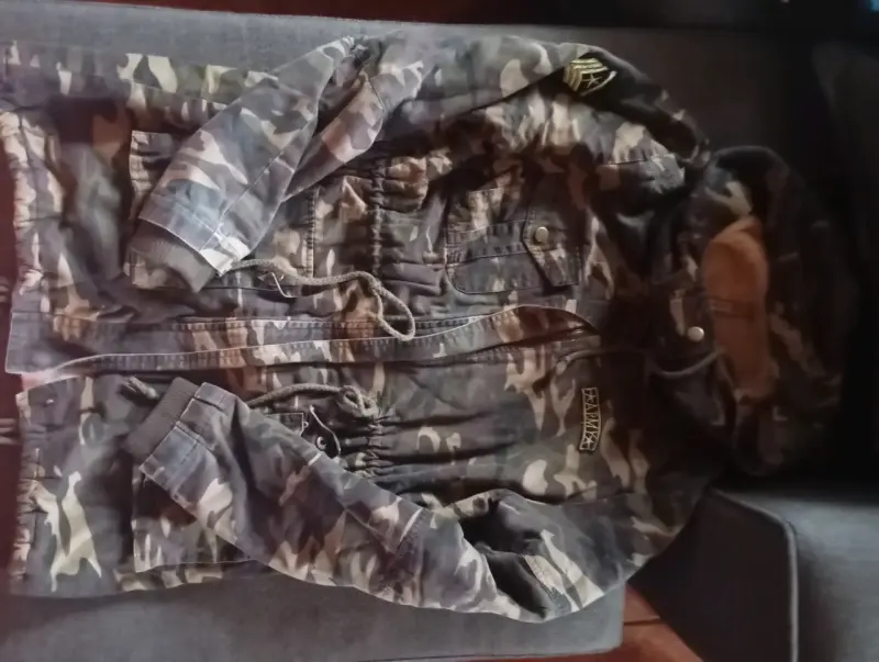 Parka verde con capucha de pelo - 5