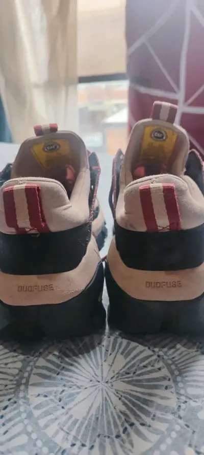 Zapatillas CAT rojas y negras - miniatura 4