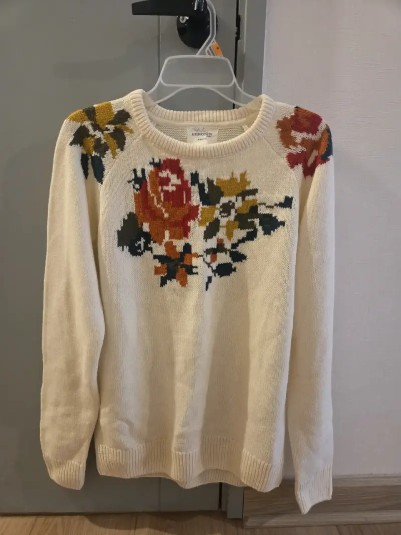 Suéter blanco con flores