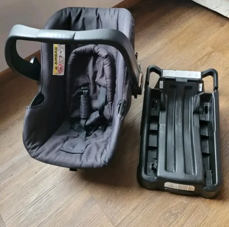 Silla de auto infantil negra - 2