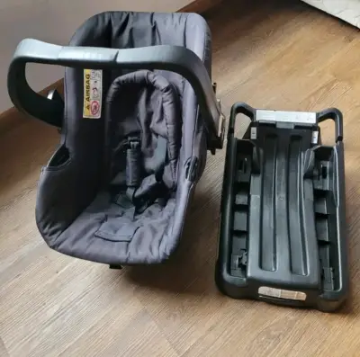 Silla de auto infantil negra - miniatura 2