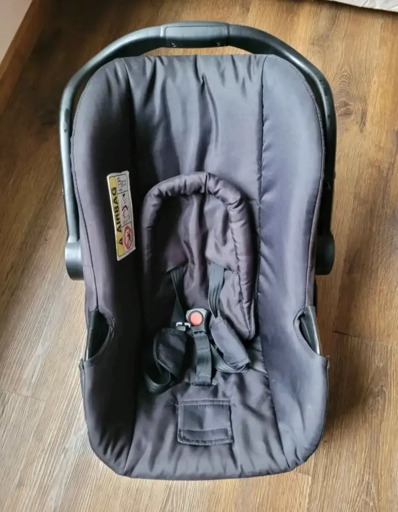 Silla de auto infantil negra - 3
