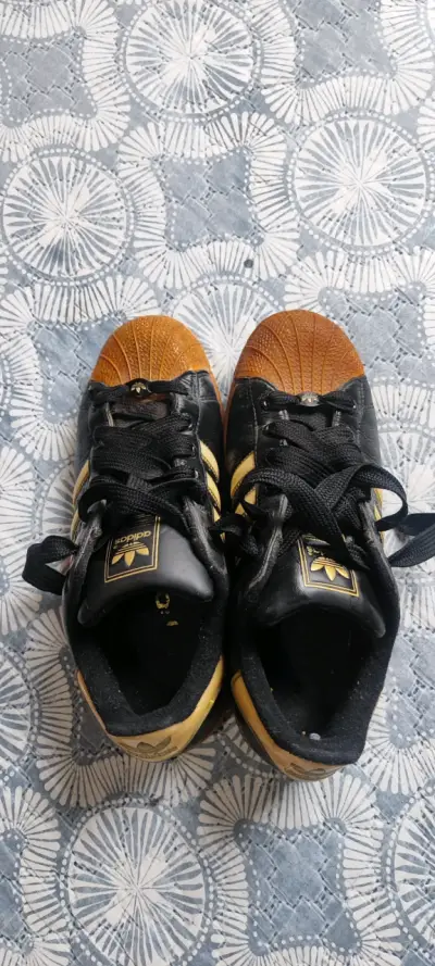 Zapatillas ADIDAS  negras y amarillas - miniatura 1