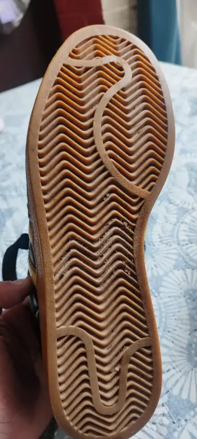 Zapatillas ADIDAS  negras y amarillas - miniatura 3