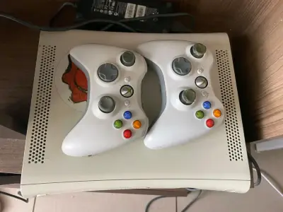 Consola Xbox 360 con controles - miniatura 4