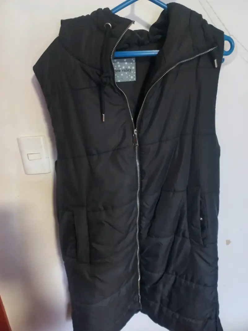 Chaleco acolchado negro sin mangas