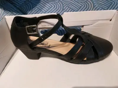 Zapatos de mujer negros con hebilla - miniatura 3