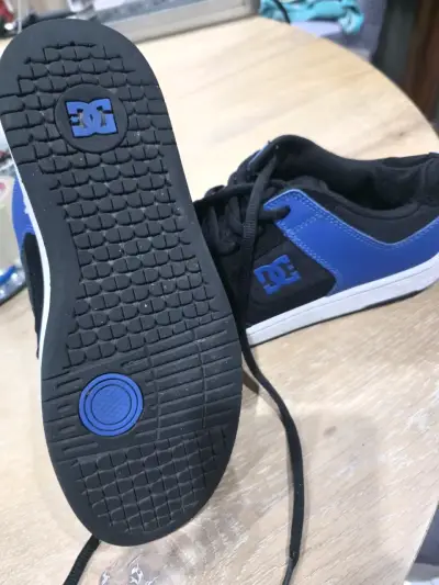 Zapatillas DC negras y azules - miniatura 3