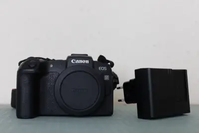 Cámara Canon EOS RP con cargador - miniatura 1