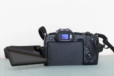 Cámara Canon EOS RP con cargador - miniatura 3