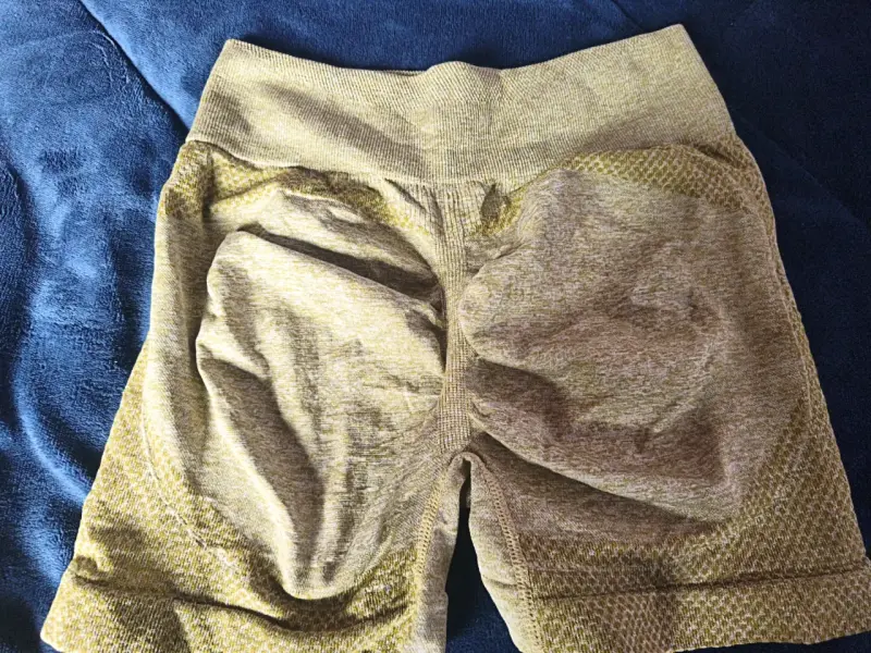 Shorts deportivos ajustados amarillos - 3