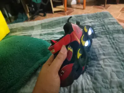 Zapatillas infantiles con luces - miniatura 1