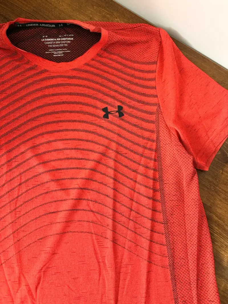 Polera deportiva roja Under Armour - 3