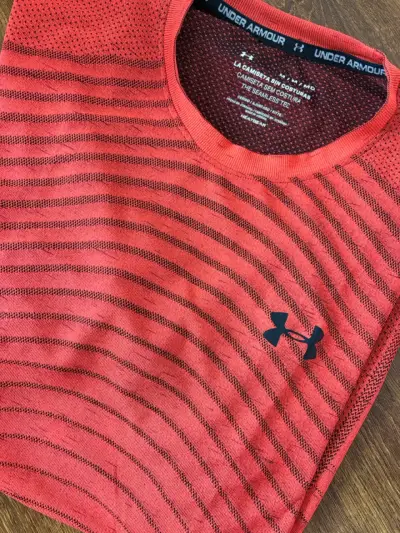Polera deportiva roja Under Armour - miniatura 4