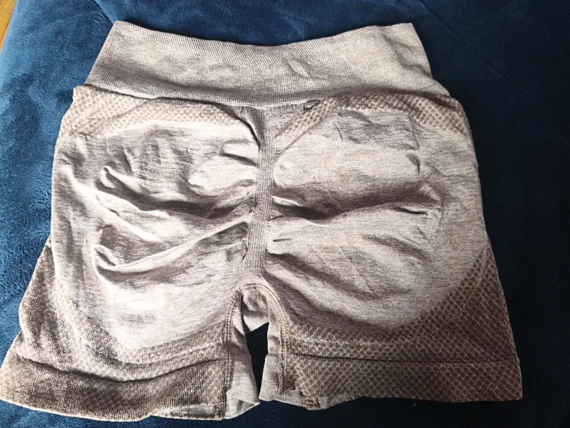Shorts deportivos beige ajustados - 3