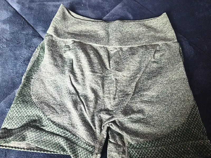 Shorts deportivos verde para mujer - 2