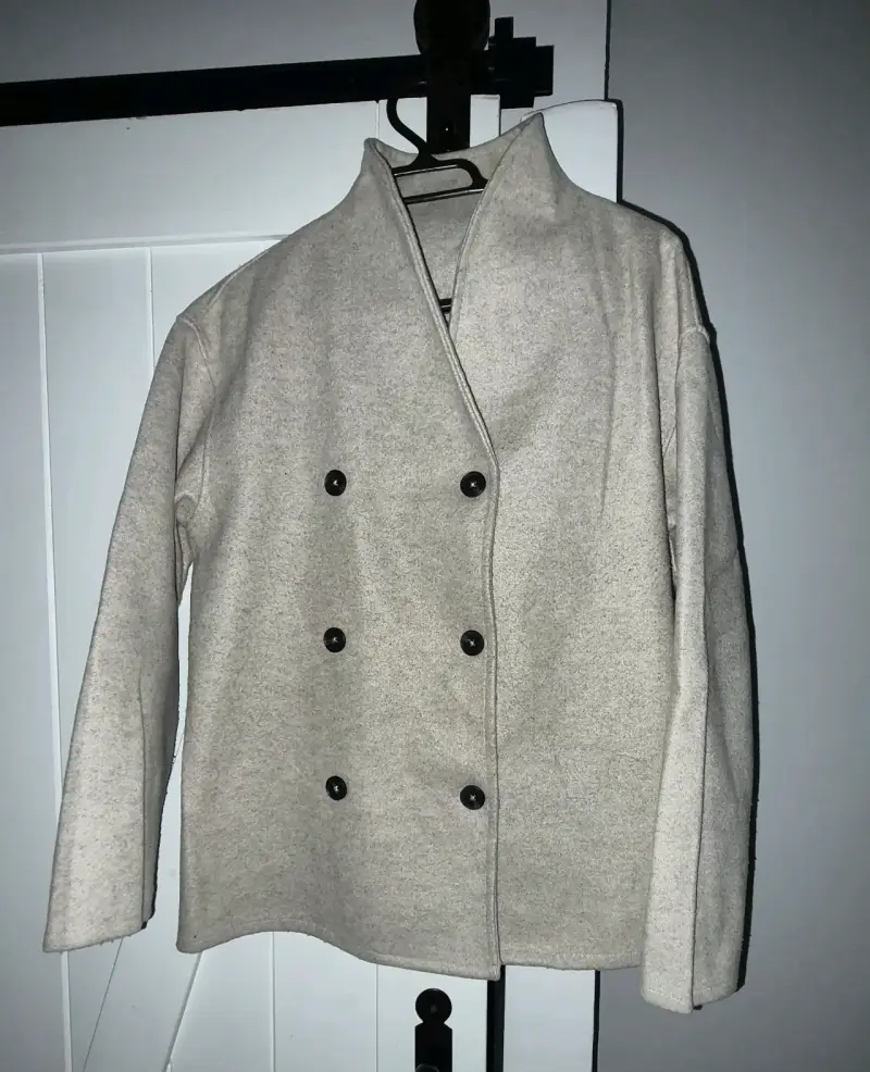 Abrigo beige de botones - 1