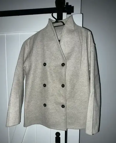 Abrigo beige de botones - miniatura 1