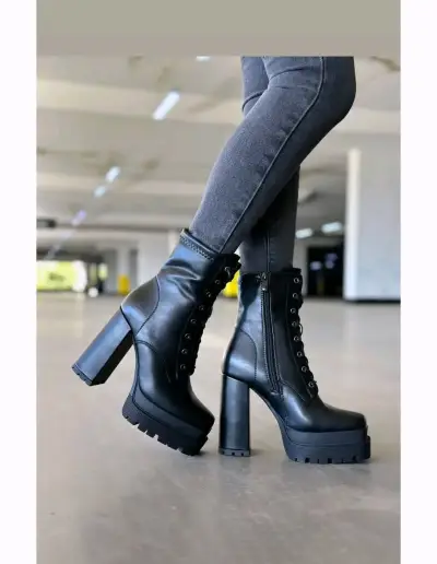 Botines negros con tacón alto - miniatura 1